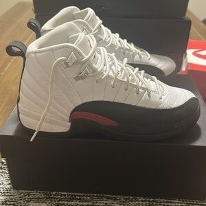 Air Jordan 12 Retro (GS) white/gym red/black size 5.5Y EUC with box